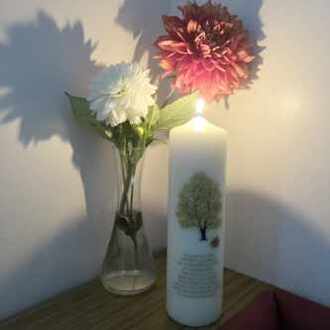 Trauerkerze, eine Kerze zum Gedenken Trauerkerze, eine Kerze zum Gedenken